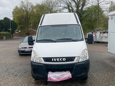 Second-hand Iveco Daily 126 CP (92 kW) 2011 Alb Monovolum