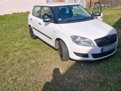 Gebraucht Skoda Fabia 60 PS (44 kW) 2010 Weiß Kleinwagen