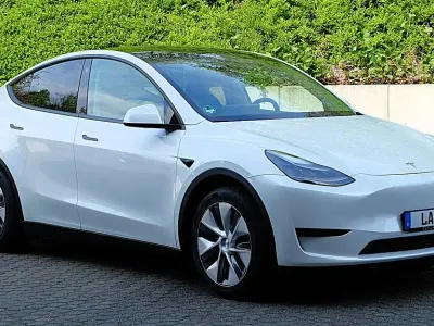 Gebraucht Tesla Model Y 378 kW (514 PS) 2024 Perlweiß metallic SUV
