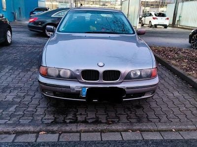 BMW 523