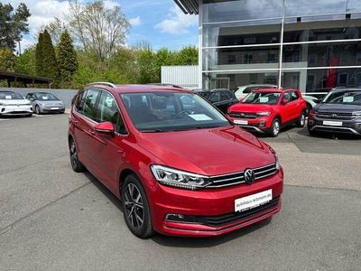 Gebraucht VW Touran Highline 150 PS (110 kW) 2021 Rot Van / Kleinbus