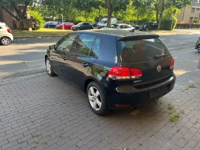 Gebraucht VW Golf VI Comfortline 105 PS (77 kW) 2011 Schwarz Kleinwagen