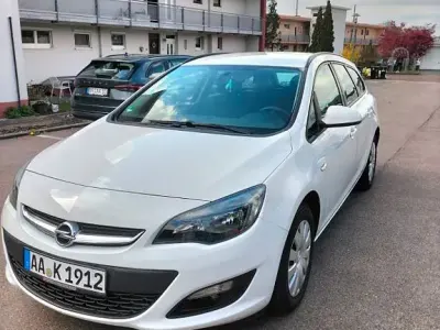 Gebraucht Opel Astra Active 95 PS (69 kW) 2013 Weiß Kombi