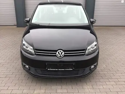 Gebraucht VW Touran Trendline 105 PS (77 kW) 2014 Schwarz Van / Kleinbus
