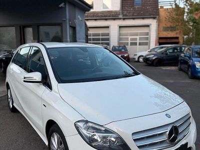 Second-hand Mercedes B180 109 CP (80 kW) 2012 Alb Monovolum