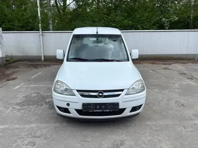Usata Opel Combo Edition 90 CV (66 kW) 2008 Bianco Monovolume