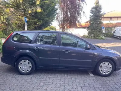 Używany Ford Focus Titanium 101 KM (74 kW) 2007 Szary Sedan/Limuzyna