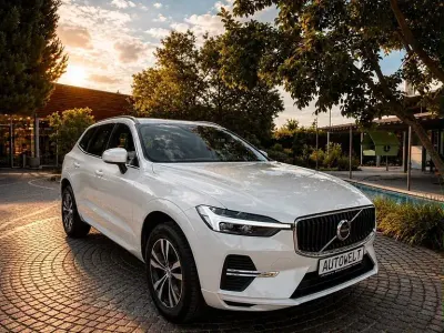 Gebraucht Volvo XC60 Momentum 197 PS (144 kW) 2022 Ice white SUV