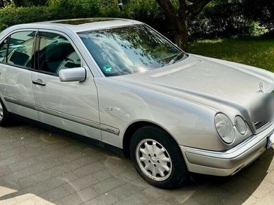 Mercedes E200