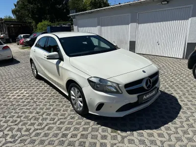 Gebraucht Mercedes A180 109 PS (80 kW) 2016 Calcitweiss  unilack Kleinwagen