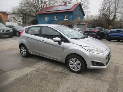 Gebraucht Ford Fiesta Trend 101 PS (74 kW) 2015 Silber Limousine
