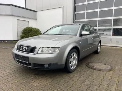 Używany Audi A4 131 KM (96 kW) 2001 Szary Sedan/Limuzyna