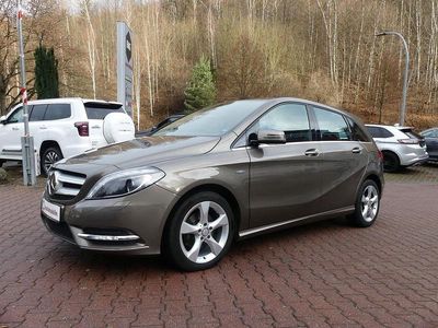 Braun Gebraucht 2012 Mercedes B180 Van / Kleinbus | 12.990 € (Fairer Preis)