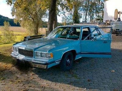 Usata Ford V8 139 CV (102 kW) 1988 Blu Berlina