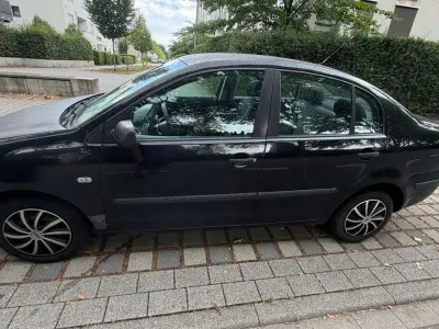Gebraucht VW Polo Comfortline 64 PS (47 kW) 2004 Schwarz Kleinwagen