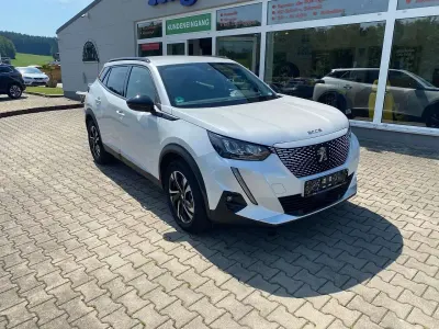 Gebraucht Peugeot 2008 Allure 100 kW (136 PS) 2022 Blanc nacre SUV