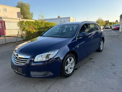Usata Opel Insignia Edition 140 CV (102 kW) 2012 Blu Station wagon