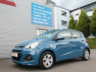 Gebraucht Hyundai i10 Trend 67 PS (49 kW) 2015 Morning blue / sol Kleinwagen