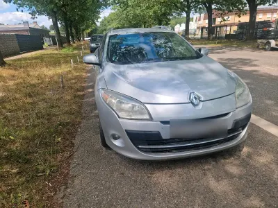 Gebraucht Renault Mégane GrandTour 106 PS (77 kW) 2010 Grau Kombi