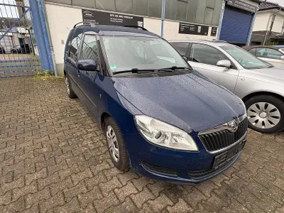 Gebraucht Skoda Roomster 105 PS (77 kW) 2014 Blau Van / Kleinbus