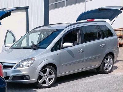 Usata Opel Zafira 150 CV (110 kW) 2006 Argento Monovolume