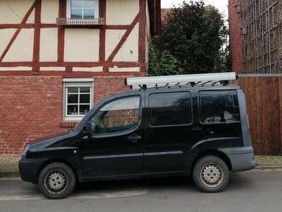 Second-hand Fiat Doblò Active 103 CP (75 kW) 2004 Negru Monovolum