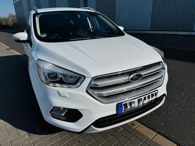 Gebraucht Ford Kuga Titanium 150 PS (110 kW) 2017 Weiß SUV