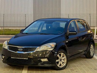 Gebraucht Kia Ceed 109 PS (80 kW) 2010 Schwarz Kleinwagen