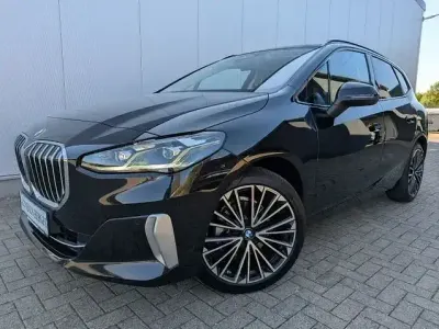 Gebraucht BMW 218 Active Tourer Luxury Line 136 PS (100 kW) 2025 Saphirschwarz Van / Kleinbus