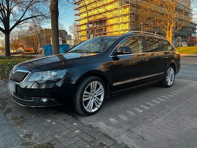 Gebraucht Skoda Superb 150 PS (110 kW) 2015 Schwarz Kombi