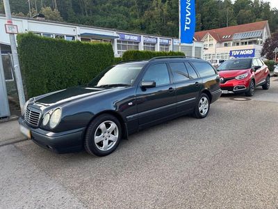 Gebraucht Mercedes E240 Classic 170 PS (125 kW) 1999 Blau Kombi