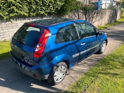 Second-hand Ford Fiesta 80 CP (58 kW) 2006 Albastru Hatchback