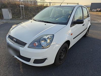 Gebraucht Ford Fiesta 69 PS (50 kW) 2007 Weiß Kleinwagen