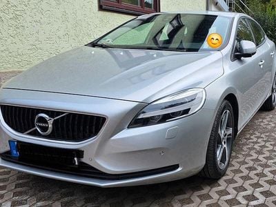 Silber Gebraucht 2017 Volvo V40 Momentum Limousine | 14.600 € (Fairer Preis)
