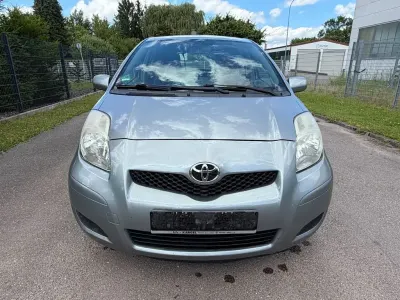 Gebraucht Toyota Yaris Cool 101 PS (74 kW) 2009 Grau Kleinwagen