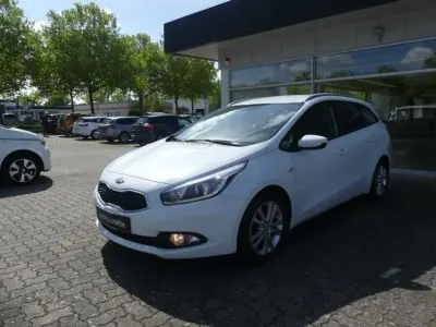 Gebraucht Kia Ceed 99 PS (72 kW) 2012 Casa white Kleinwagen