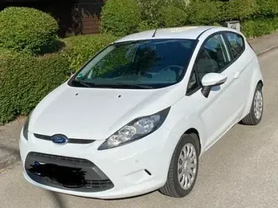 Gebraucht Ford Fiesta Trend 82 PS (60 kW) 2010 Weiß Limousine