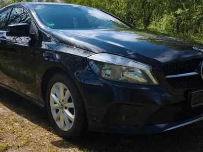 Gebraucht Mercedes A180 109 PS (80 kW) 2018 Schwarz Limousine