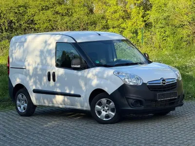 Gebraucht Opel Combo 105 PS (77 kW) 2017 Weiß Van / Kleinbus