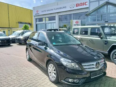 Gebraucht Mercedes B180 109 PS (80 kW) 2013 Schwarz Kleinwagen