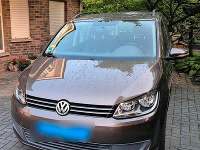 Braun Gebraucht 2011 VW Touran Van / Kleinbus | 5.950 € (Fairer Preis)