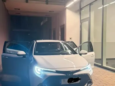 Gebraucht Toyota Corolla 98 PS (72 kW) 2024 Weiß Kombi