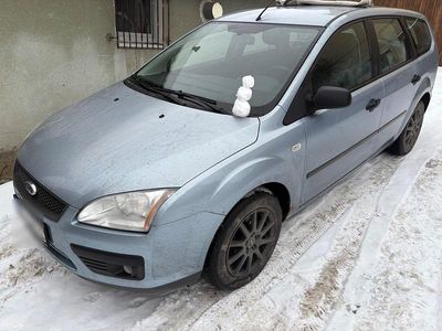 Blau Gebraucht 2006 Ford Focus Ghia Kombi | 2.000 € (Fairer Preis)