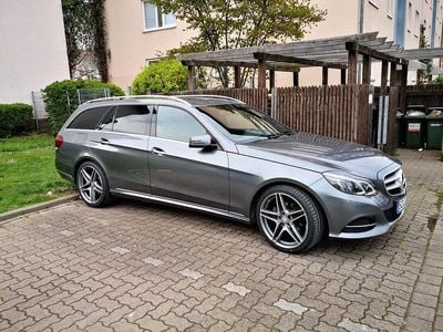 Grau Gebraucht 2015 Mercedes E220 Edition Limousine | 14.800 € (Fairer Preis)