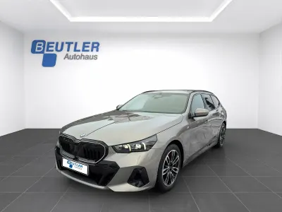 Gebraucht BMW 540 M Sport 303 PS (222 kW) 2025 Oxidgrau metallic Kombi
