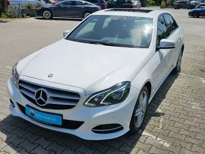 Używany Mercedes E200 Avantgarde 184 KM (135 kW) 2016 Biały Sedan/Limuzyna