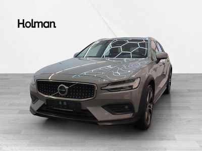 Grau Gebraucht 2023 Volvo V60 CC Plus Kombi | 35.461 € (Fairer Preis)