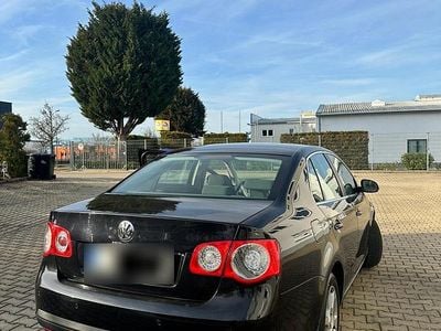 Gebraucht VW Jetta 102 PS (75 kW) 2009 Schwarz Limousine