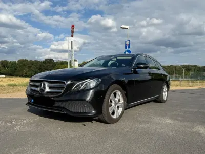 Gebraucht Mercedes E220 194 PS (142 kW) 2016 Schwarz Kombi