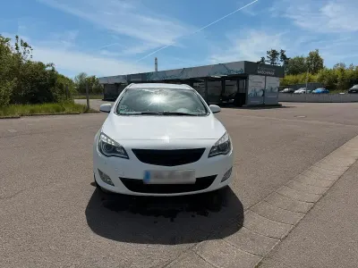 Gebraucht Opel Astra 180 PS (132 kW) 2012 Weiß Kombi